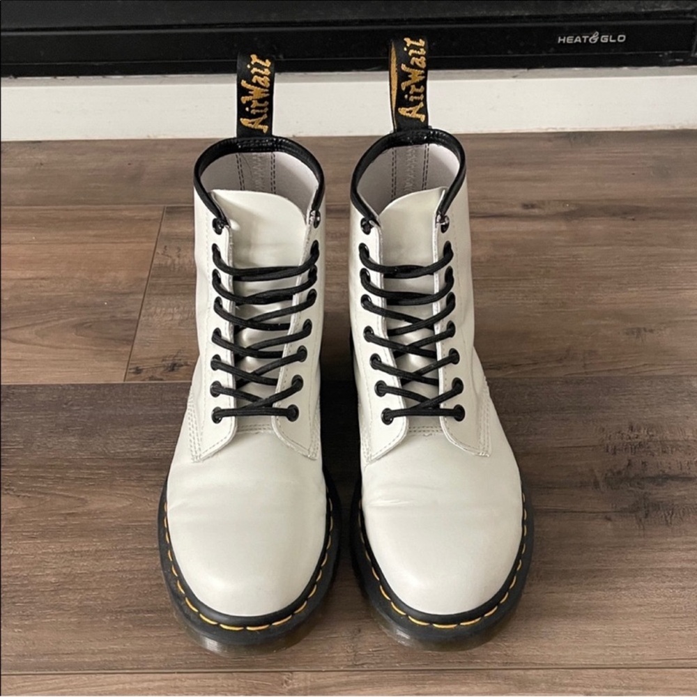 UNISEX Dr Martens White Leather 1460 EU39 (men’s s 7 / w 9)